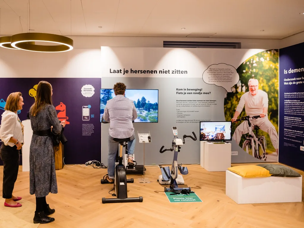 Interactieve pop-up over dementie met bezoekers en beweegactiviteit