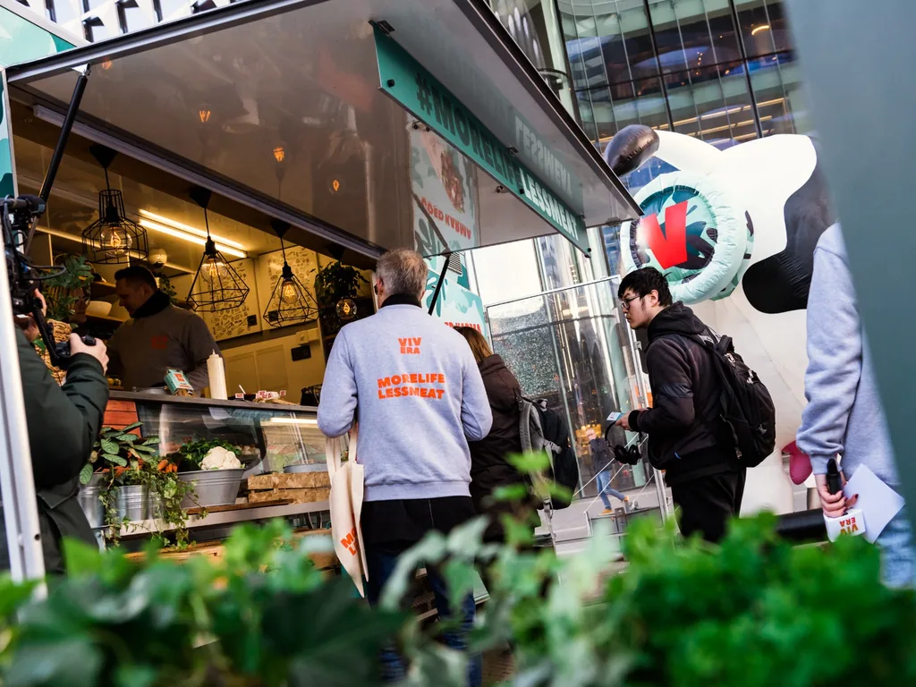vivera_foodtruck Vivera foodtruck en merkactivatie op het plein voor Hoog Catharijne.